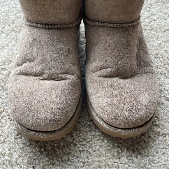 Ugg Classic Mini Boot - Picture 2 of 7